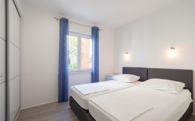 Amazing Apartment in Podstrana With Wifi and 1 Bedrooms