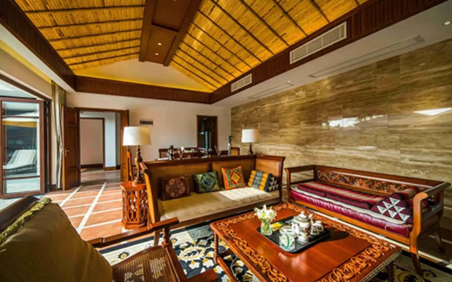 Hui Zhou Hou Niao Shui Rong Zhuang Villa