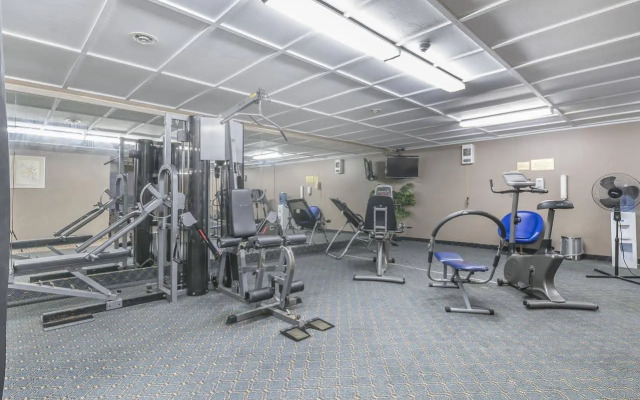 Jolly Roger Inn & Resort