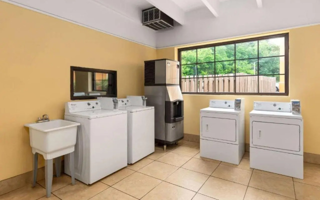 Days Inn Knoxville East