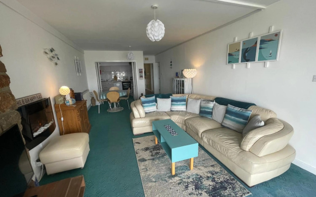 Barracuda, Beachside Apartment