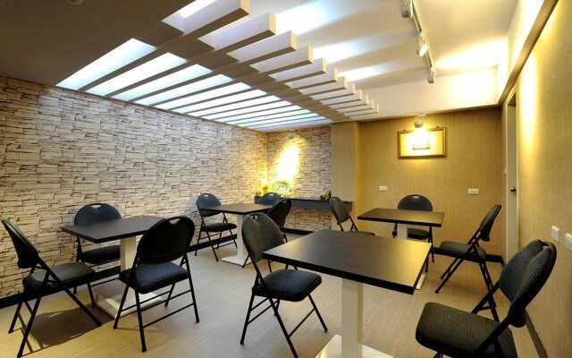 Just Live Inn Taipei Station