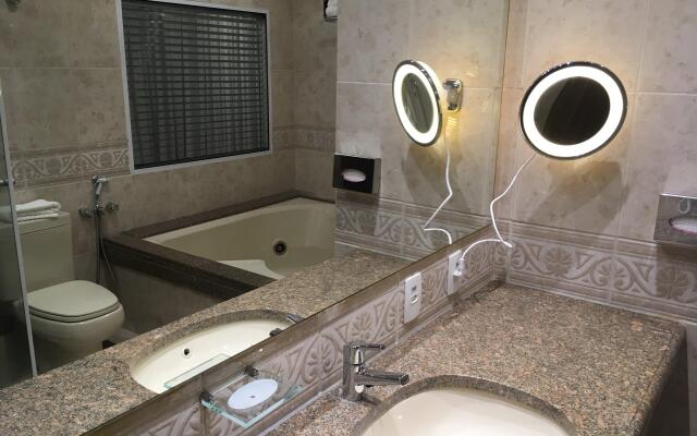 Master Porto Alegre Hotel - Av Carlos Gomes, Proximo Consulado Americano