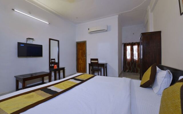 Chandra Prakash Hotel