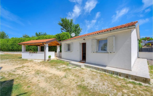 One-Bedroom Holiday Home in Zminj
