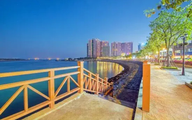Linghai Seaview Apartment (Huizhou Huidong Shili Yintan Shop)
