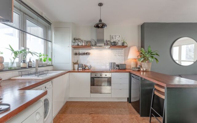 Arty 4 Bedroom Flat Minutes From Old Street