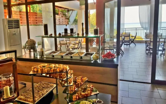Maranton Beach Hotel