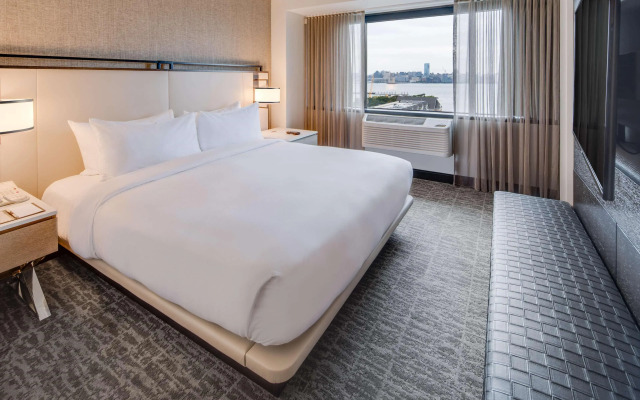 DoubleTree by Hilton Hotel & Suites Jersey City