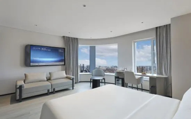 Shenyang Tiexi Square Baogong Street Light Residence Hotel