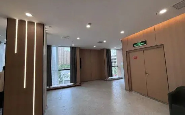 Jiaru Hotel (Zhengzhou East High-speed Railway Station)