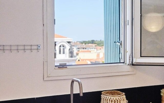 3 Bedrooms Hypercenter Terrace and Parking