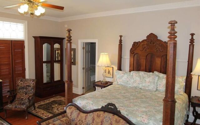 Corners Mansion Inn - A Bed & Breakfast