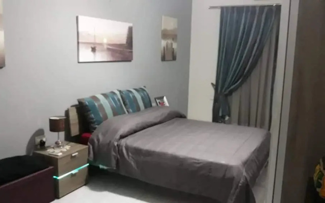 Room-very Bright Well Kept Apartment