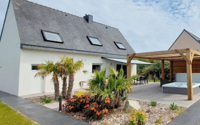 Holiday Home in Plouarzel Near Sandy Beaches