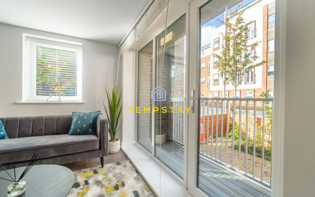 High Spec Modern Apartment Prime Location! Parking