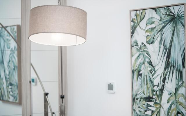 Charming Apt. With Views In Business Bay