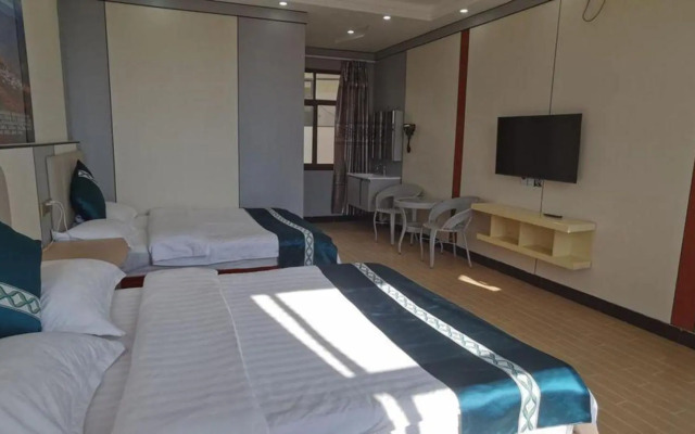 Hongtu Qicai Renjia Hostel
