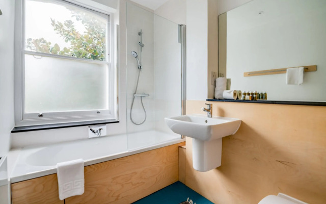 Bright Two Bedroom Apartment Near Vibrant Camden Town