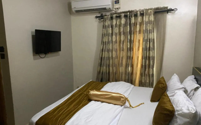 Nue Crest Hotel