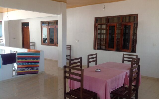 Budde's Beach Restaurant & Guesthouse