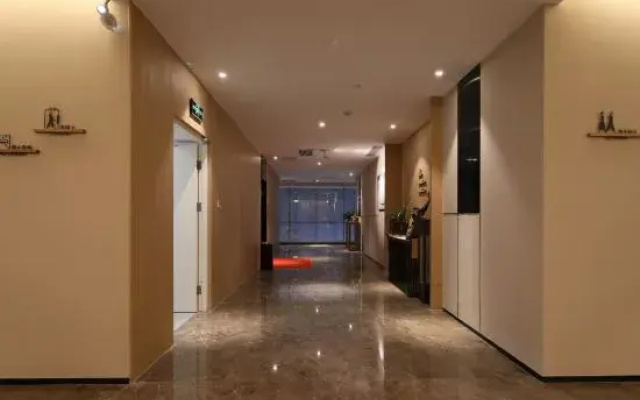 Natural Land Hotel (Zhengzhou CBD Exhibition Center)