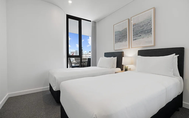 Spacious 2-bed Apartment With Rooftop Views – Guest Rooms – Perth