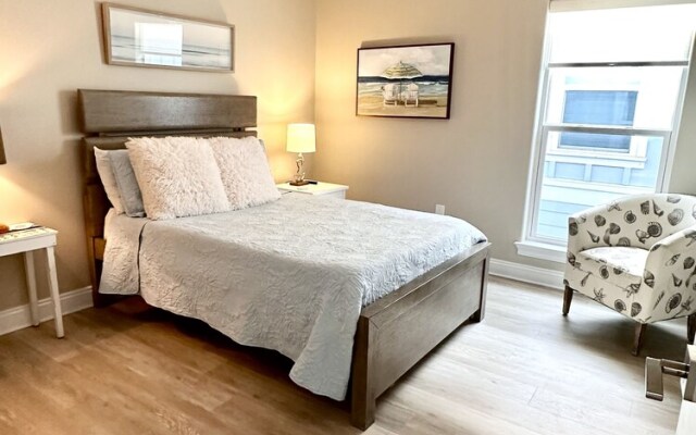 Salty Dog 5 Bedroom Home by RedAwning