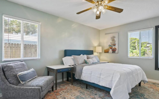 Beach Bungalow 700