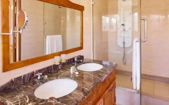 Pereybere Apartment private Balcony (free breakfast)