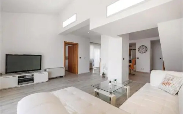 Four Bedroom Holiday Home in Kastav