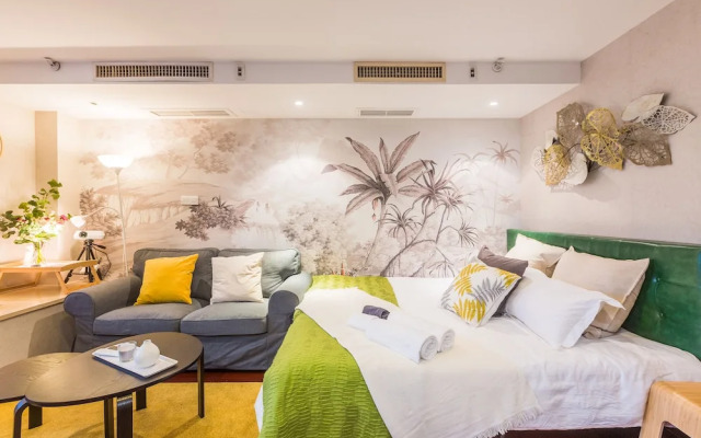 Summer Flower Apartment