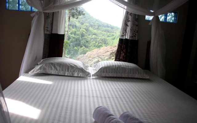 On The Rocks Bungalows, Restaurant and Jungle Trekking Tours - From May to September only stay here