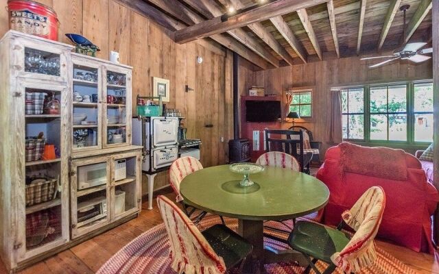 Ada's Whole House 3 Bedroom Apts by RedAwning