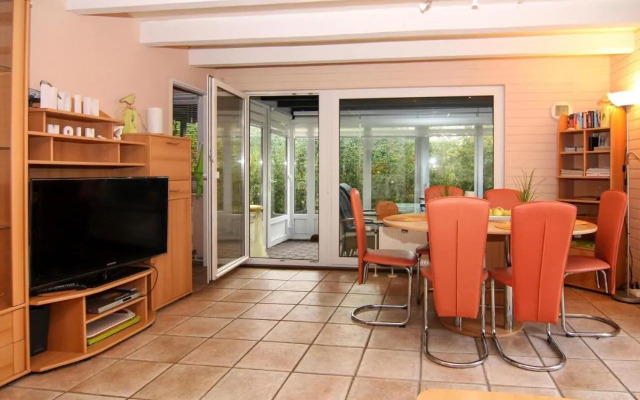 Bungalow in Warwerort Near Wadden Sea Park