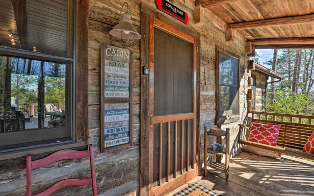 Cabin Near Boone w/ Hot Tub & Mountain Views