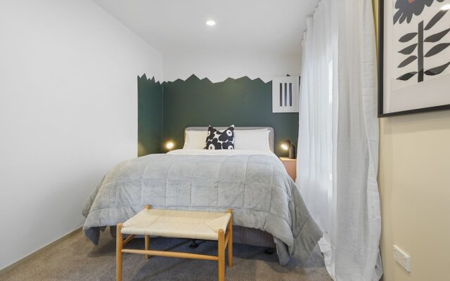 Super Chic Apt nr Albany Mall - Carpark
