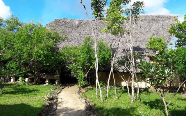 Gecko Nature Lodge & Swahili Divers