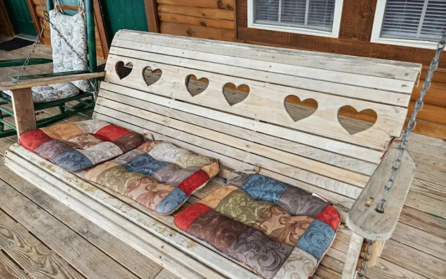 Sleepin' Inn 2 Bedroom Cabin by RedAwning