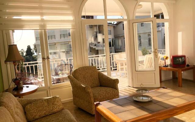 SEASİDE APARTMENT m and b house