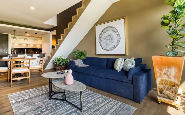 Chic PH Haven with rooftop By Tasman