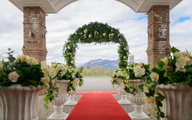 Killarney Oaks Hotel