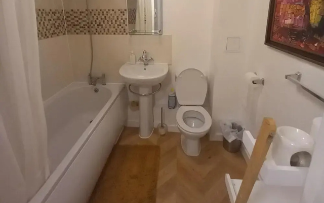 5 Guests - Pet Friendly - Balcony & Free Parking