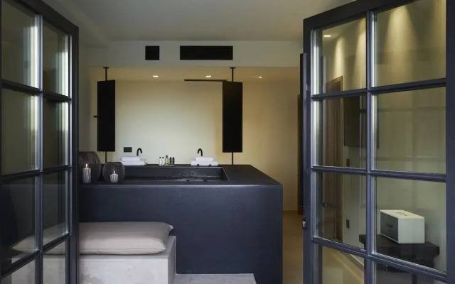 Villa with outdoor pool for 8 persons