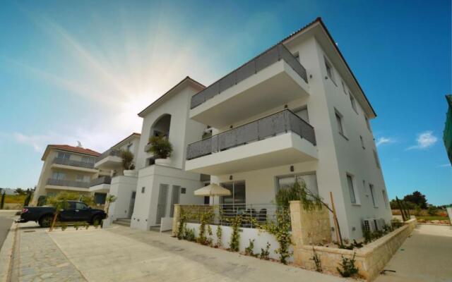 Mythical Sands ground floor apartment for 6 persons