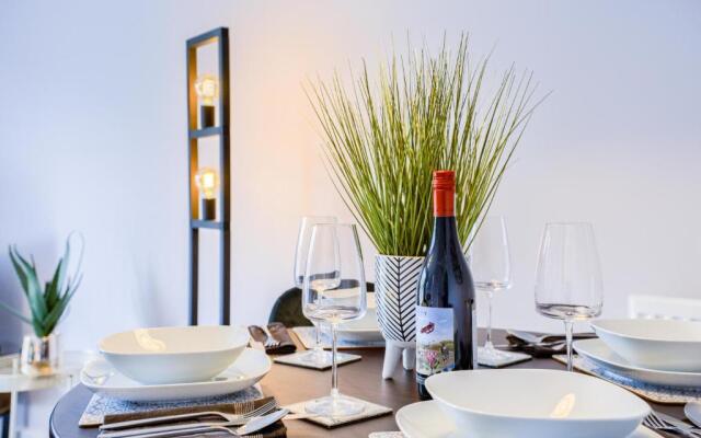 Cosy House │ RICOH │ M6 │ Sleeps 6 │ EMPOWER HOMES