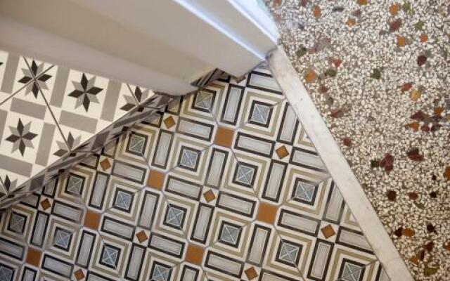 Boutique Athens EP7 House