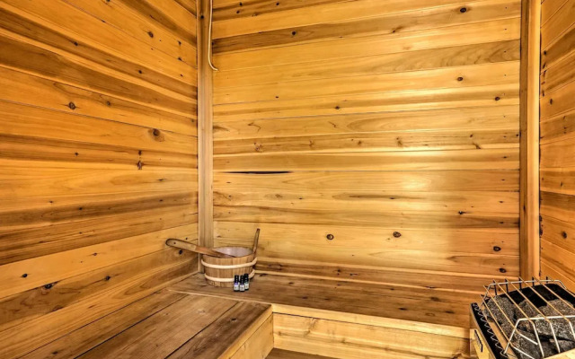 Idyllic Tahoe Home: 1 Mi to Heavenly Ski Resort!