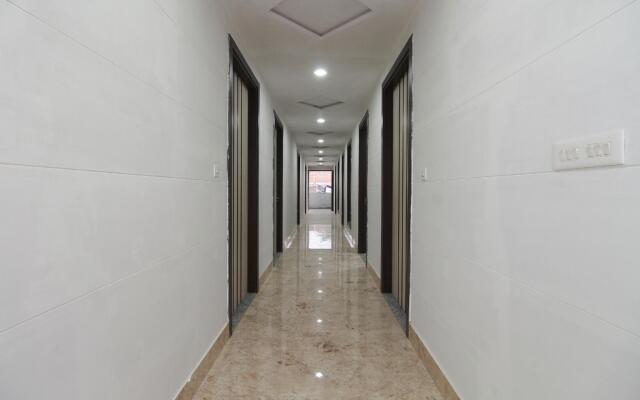 OYO 65596 Hotel Hira Ganga