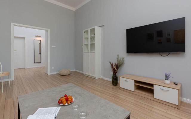 Apartments Aleje Jerozolimskie 85 by Renters